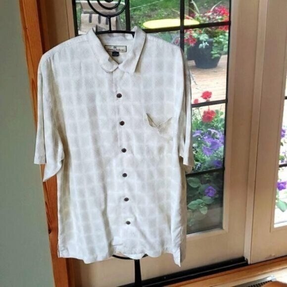 Tommy Bahama 100% Silk Button Down Short Sleeve Sz. L Dress Shirt w Pocket - Picture 1 of 12